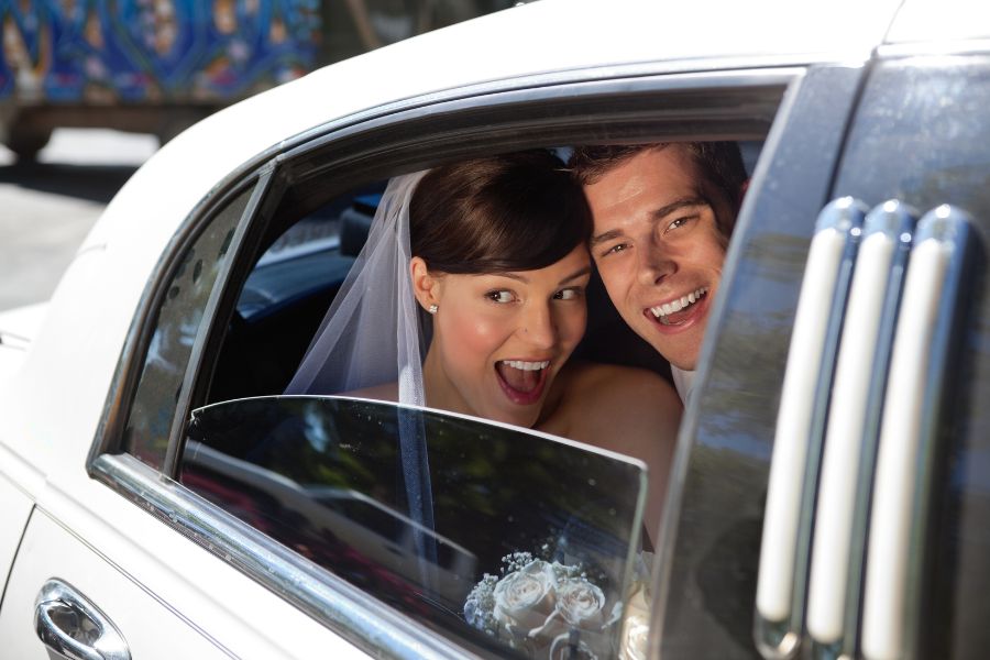 newly wed couple in limo window hunter ny